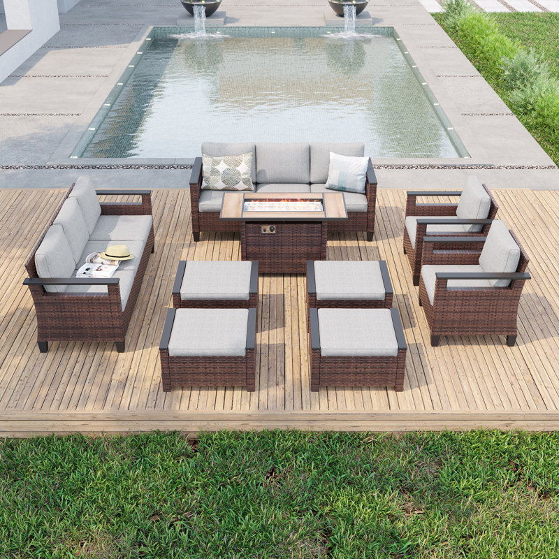 Ensemble de patio 9 pièces avec foyer de 45 po, ensemble de canapé en rotin PE avec repose-pieds et structure robuste