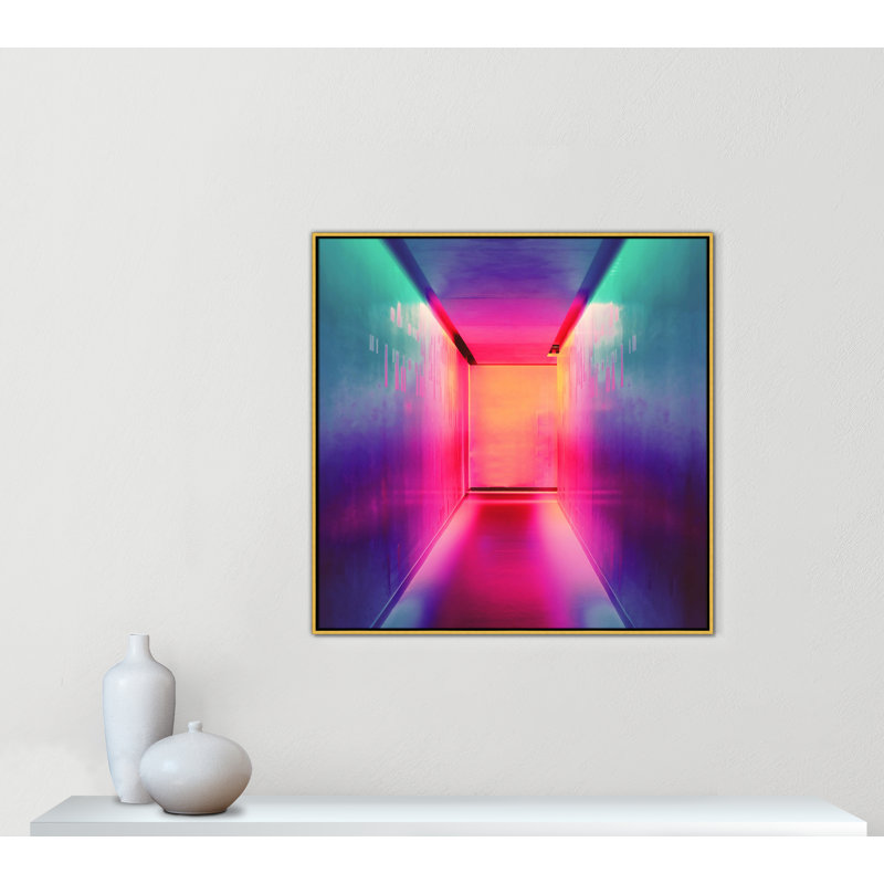 «Neon Wonderland I» par Efe Kurnaz, H 41,5 po x l 41,5 po x P 2 po, Cadre flottant doré