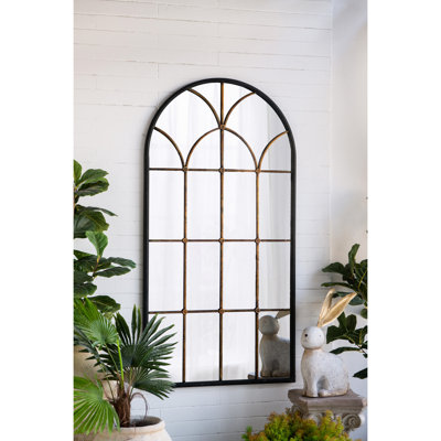 Miroir arqué noir et or pleine longueur de 34 po x 65,5 po, s'agencant aux thèmes des agencements décoratifs de salon de chambre à coucher
