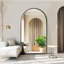 Grand miroir de plancher arqué pleine longueur-1095442276-1095442286