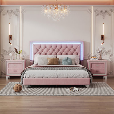 Ensemble de chambre à coucher 3 pièces, grand lit plateforme tapissier avec lumières DEL et deux tables de chevet