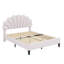 Lit plateforme tapissier en velours avec tête de lit à motif floral-117505376-117505379