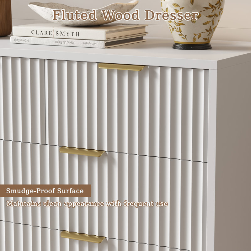 Commode 7 tiroirs cannelée avec poignées en métal, commode blanche pour chambre à coucher, White