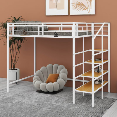 Lit mezzanine simple en métal avec grille de rangement supérieure et échelle de rangement latérale