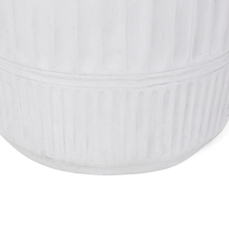 Table de bout en béton léger avec motif cannelé - 15 po x 15 po x 18,5 po, blanc antique, aucun motif latéral requis