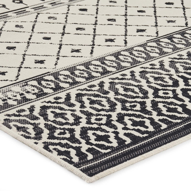 Vaun Rug, Rectangle 5'3" x 7'