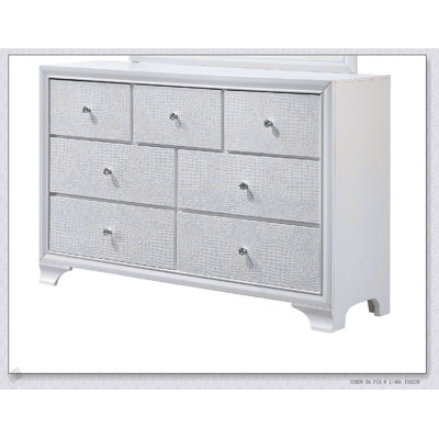 Commode à sept tiroirs Modern Glam avec motif crocodile en relief et poignées en faux cristal, finition champagne