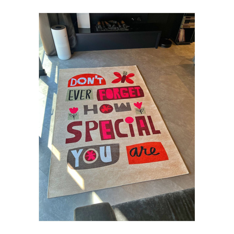 Tapis coloré lavable à la machine Text Text, Rectangle 4 pi 11 po x 7 pi 7 po