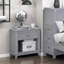 Table de chevet classique gris avec 1 tiroir et tablette inférieure, rangement dans la chambre à coucher, sans assemblage, table de chevet en nickel, glissières lisses, poignées, H 26 po, assemblage-470884116