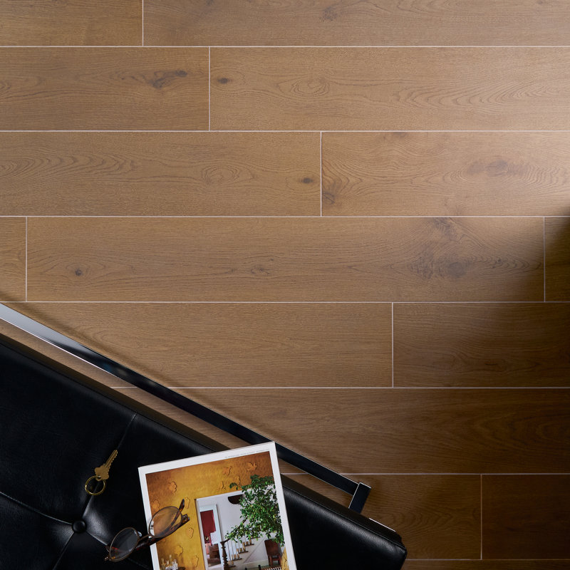 Bois naturel de 7,71 po X 47,04 po Carreau de plancher et de mur en porcelaine mat aspect bois (15,49 pieds carrés / caisse)
