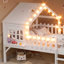 Lit mezzanine pleine grandeur avec glissade, lit maisonnette avec motifs en forme d'étoile en forme de lune et fenêtre, conception chic avec lumières à DEL, aucun sommier nécessaire