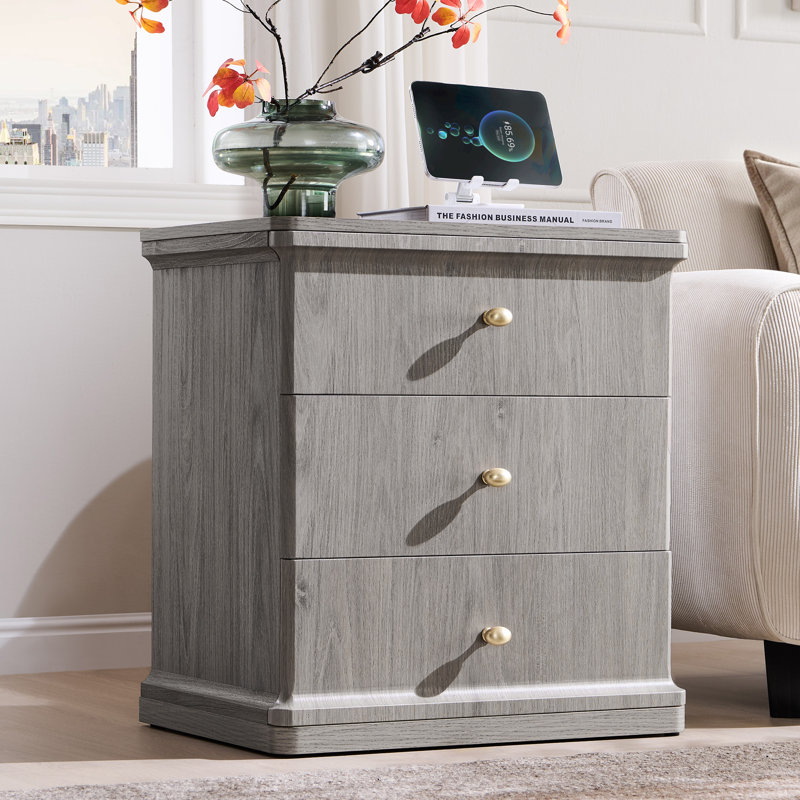 Grande table de bout moderne avec station de charge de 23,6 po Abarca, table de chevet en bois de 21,65 po de largeur avec 3 tiroirs de rangement, pour le salon, bureau, gris