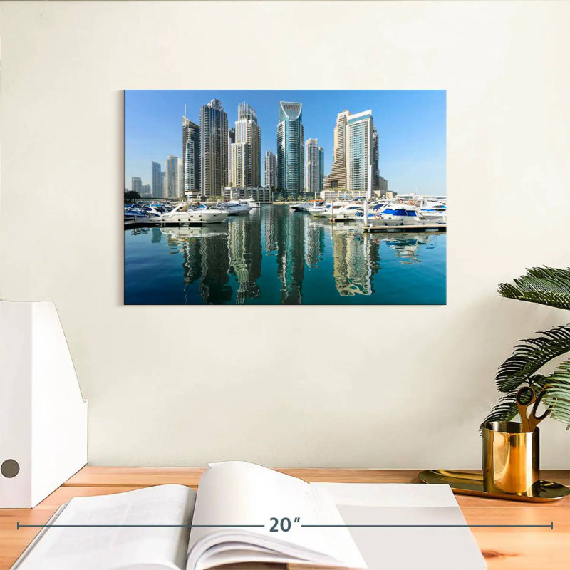 Bateaux à la marina de Dubaï, H 8 po x l 12 po