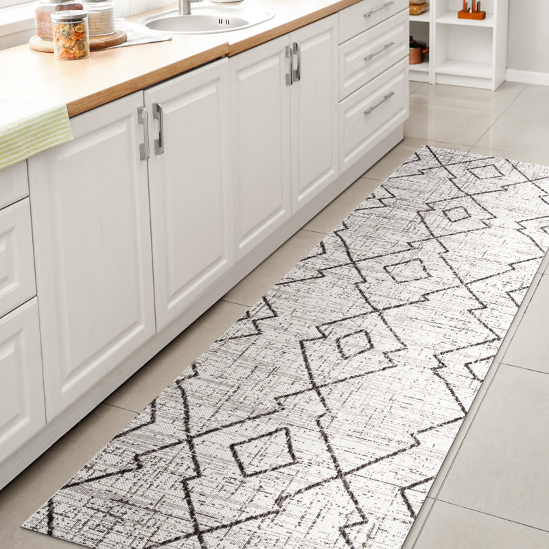 Mudge Tribal Diamond Trellis Ivory/Black Indoor/Outdoor Rug, Runner 2'2" x 8'