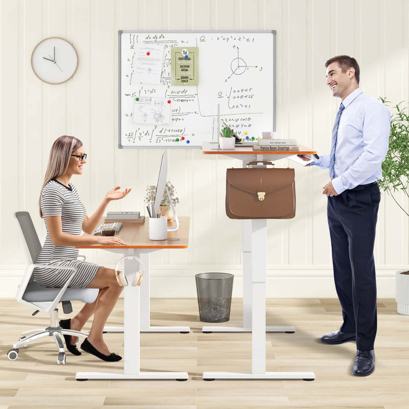 Bureau debout électrique 55 "x 24" Latitude Run® avec 3 réglages de hauteur mémoire et 2 crochets de suspension brun, Blanc