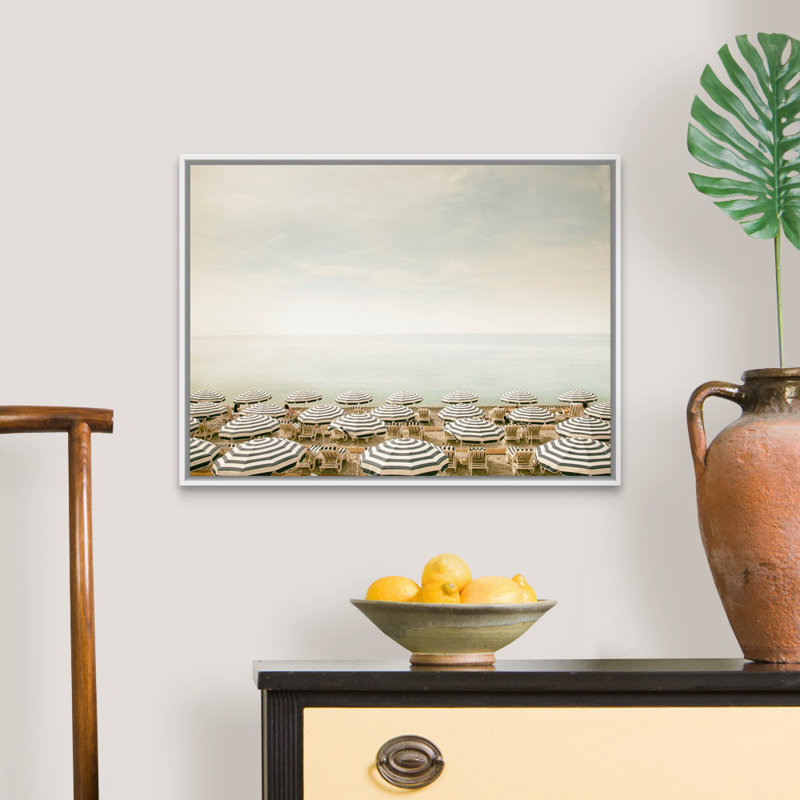 Bord de mer 4 par Carina Okula-reproduction de photo sur toile, Cadre blanc, H 20 po x l 26 po x P 1,75 po