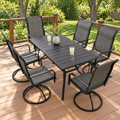 Ensemble de salle à manger d'extérieur 7 pièces pour terrasse, table rectangulaire rectangulaire en bois et 6 chaises berçantes pivotantes avec dossier en filet respirant, ensemble de meubles de salle à manger résistant aux intempéries pour la cour