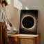 Reproduction d'art sur toile, une éclipse solaire à couper le souffle capturée dans un gros plan dramatique mettant en vedette la silhouette sombre de la lune-820648296