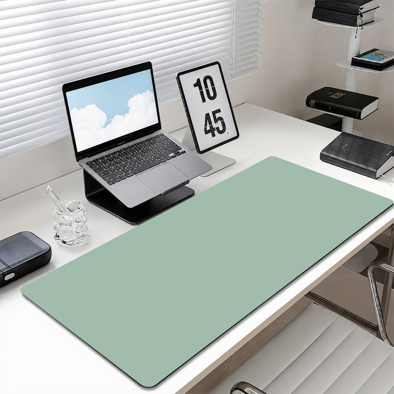  Tapis de souris en caoutchouc, surface en microfibre lisse, base antidérapante, tapis de souris décoratif à bord arrondi pour le bureau et les jeux, 12 po x 32 po, texture vert sauge unie
