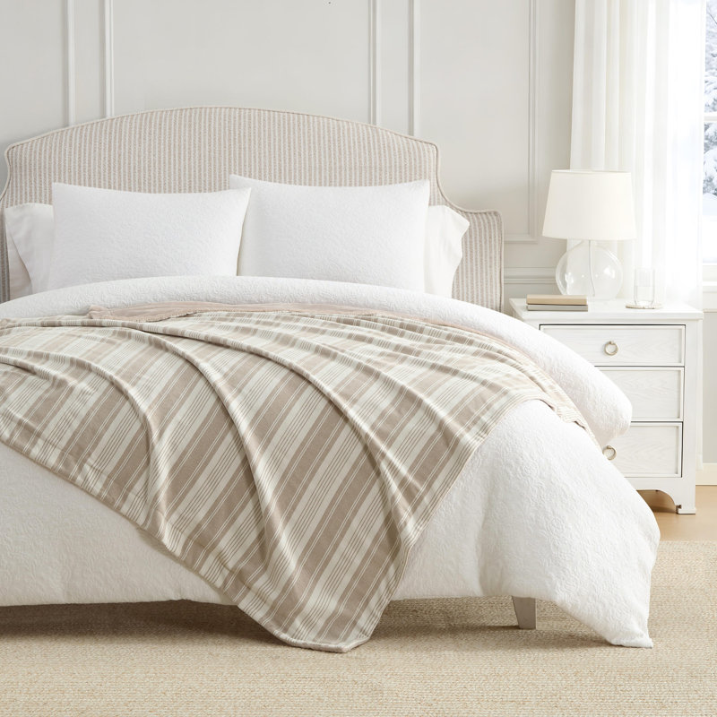 Jeté réversible en chenille beige Martha Martha Tate