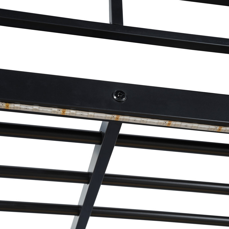 Lit mezzanine double en métal avec bureau, tablettes, prise électrique, lampe à DEL et garde-robe en noir. Économisez de l'espace dans votre maison. Construire. L 77,4 po x l 56,5 po x H 66,5 po. Matelas non inclus. Tablettes noires à assembler,