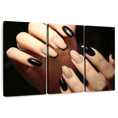'Classy Neutral Nails