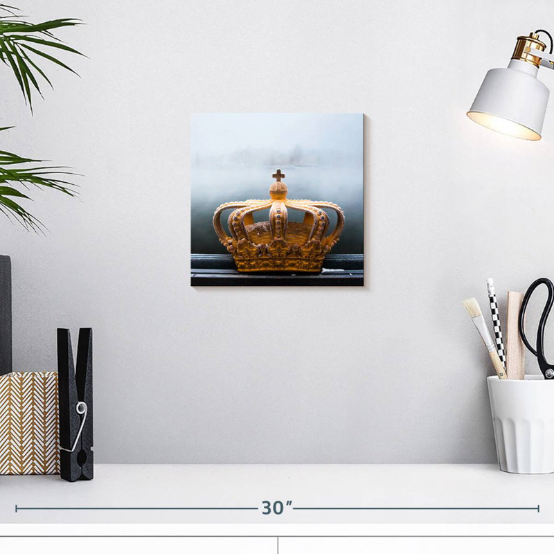 Kerner Old Royal Crown, 10" H x 10" W