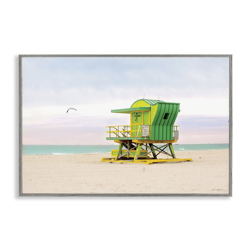«Lime Green Lifeguard Hut», giclée encadrée, design par Seven Trees Design, H 16 po x l 24 po, Estampe numérique Farmhouse
