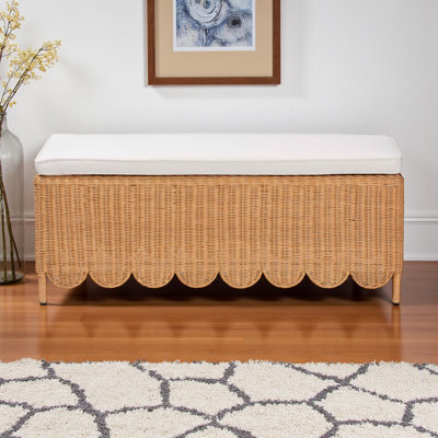 Banc de repose-pieds Constance en rotin festonné miel de Bohème, H 16,70 po x l 44,19 po x P 16,97 po
