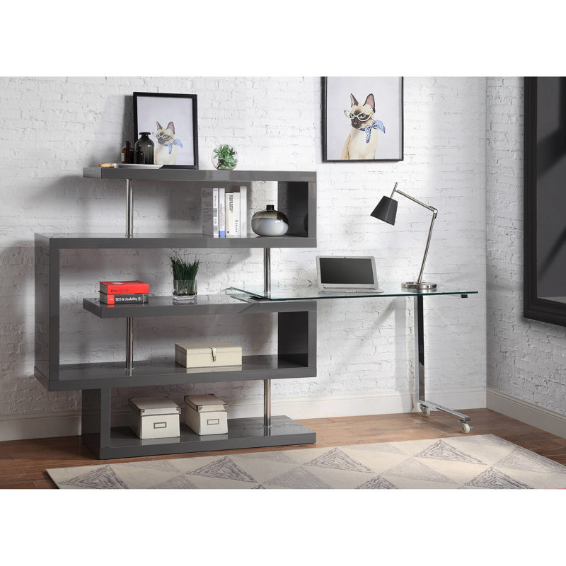 Bureau d'écriture moderne avec plateau et pieds en métal avec finition en verre transparent, espace de rangement à 4 tablettes