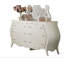 Commode blanche perle exquise pour la chambre à coucher, rehaussant l'élégance et le rangement