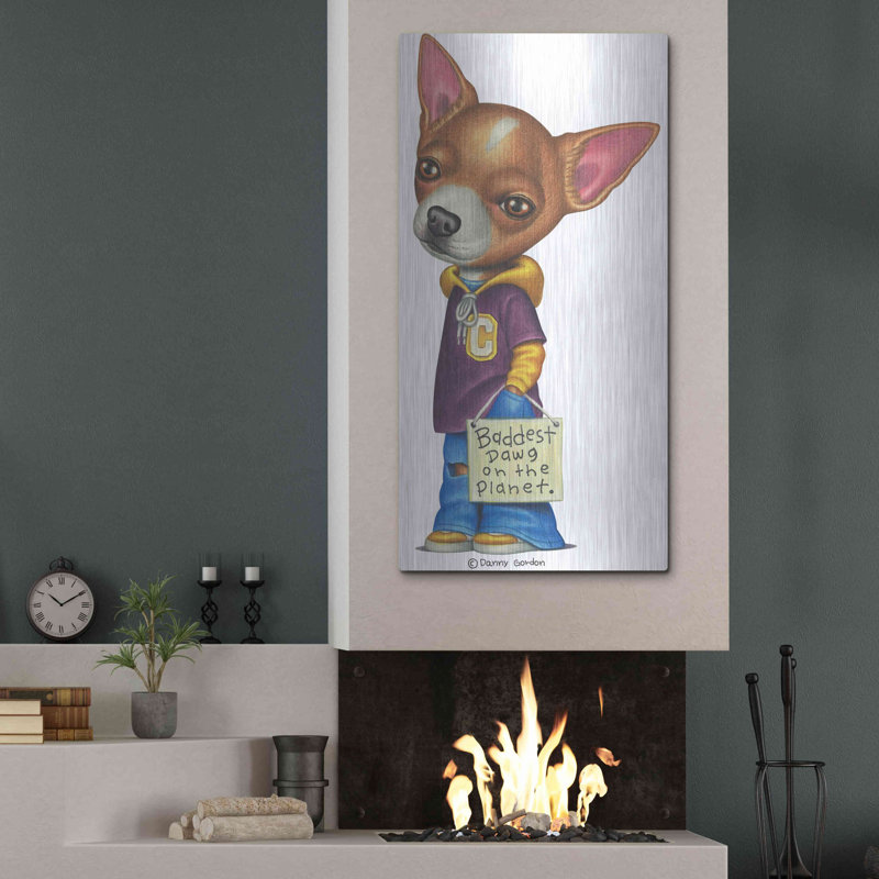 "Chihuahua brun portant des vêtements" par Danny Gordon, H 48 po x l 24 po