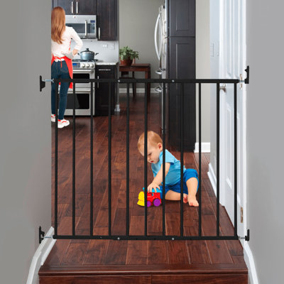 KidCo G2000 Safeway Top of Stairs Quick Release Baby Gate, 42.5 x 30.5 In,