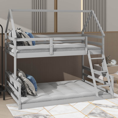Lit simple superposé au dessus d'un lit double avec escabeau intégré pour un usage domestique