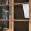 Bibliothèque simple en bois noir