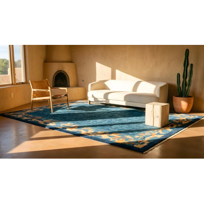 Tapis bleu antique en laine antique