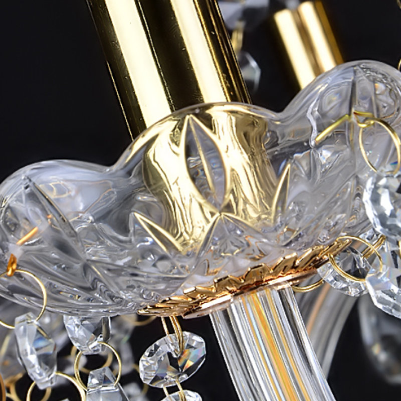 Lustre classique à 6 lumières de style bougie avec détails en cristal William, Or