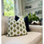 Housse de coussin brodée à fleurs jaunes brodées-108655447