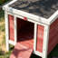 Petite niche pour chien en bois
