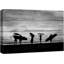 Silhouette de divertissement nautique de surfeurs transportant leur planche de surf sur Sunset Beach Modern-101090860-101090859