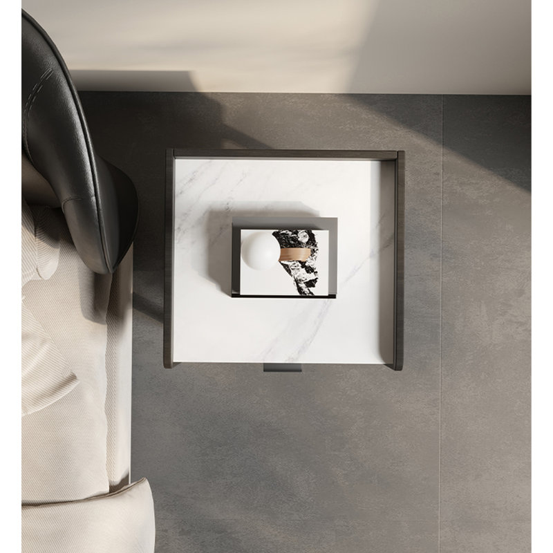Table de chevet minimaliste de luxe à l'italienne avec deux tiroirs avec une surface en granit convenant à la chambre à coucher.
