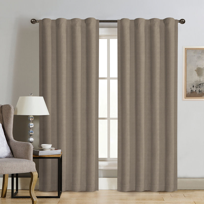 Rideau simple occultant et isolant avec passe-tringle, L 52 po x L 63 po, Taupe