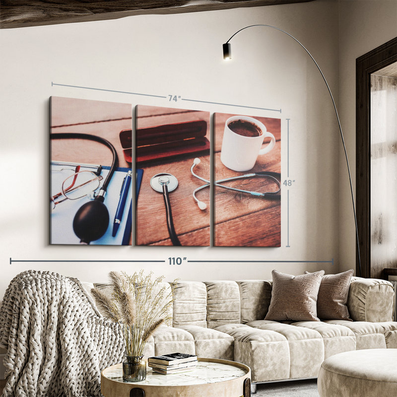 «Holiday», impression sur toile «Holiday Doctor», H 48 po x l 74 po x P 1,25 po