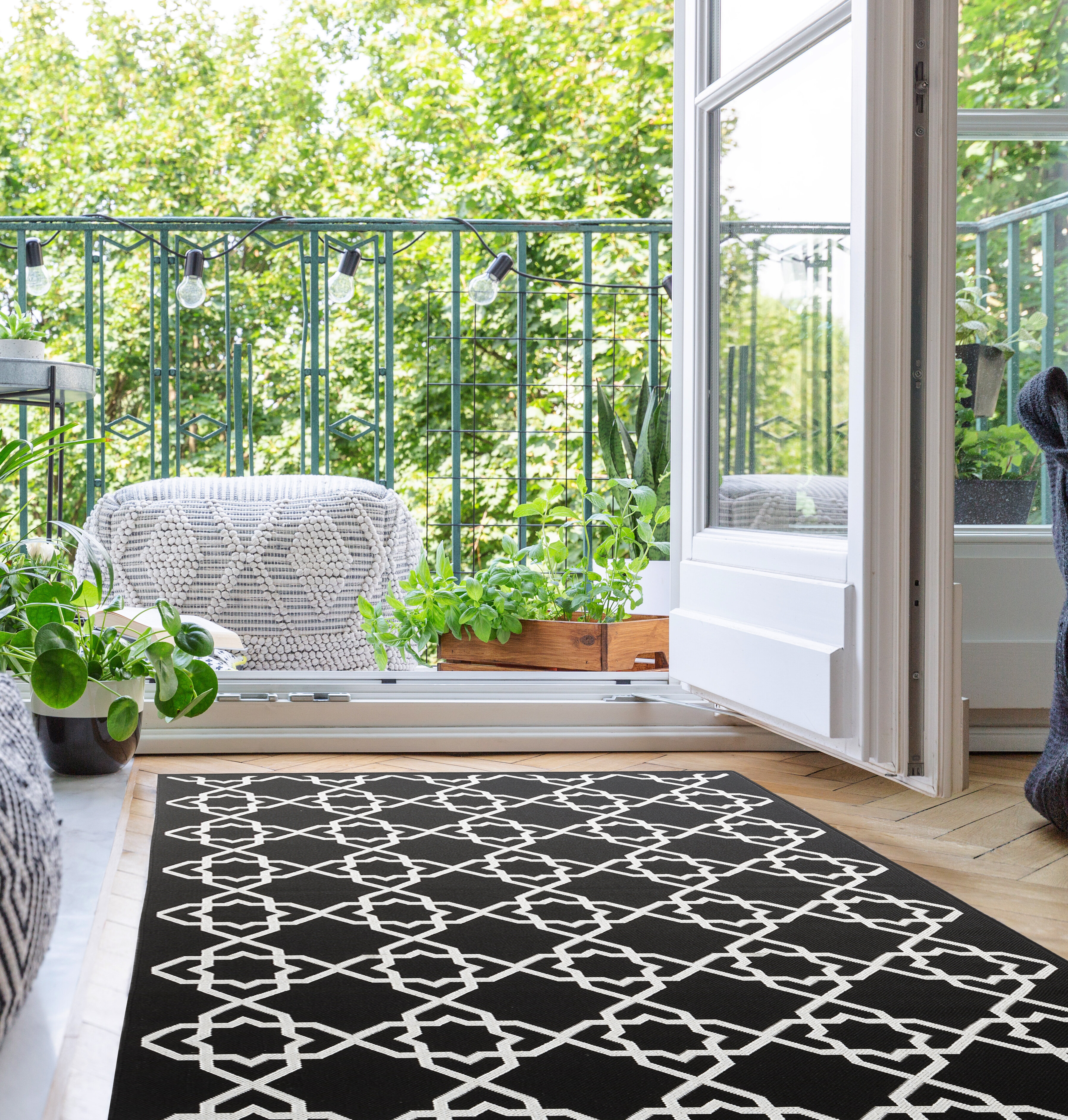 13 Pretty Indoor Outdoor Rugs - The Honeycomb Home