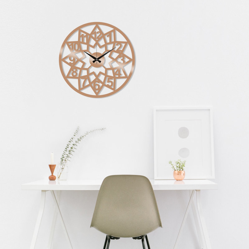 Horloge murale élégante en métal, finition cuivre, 18,9 po x 18,9 po | Fabrication 100% métal, épaisseur: 0,06 po | Mécanisme silencieux, fixation murale facile, parfait pour la maison et le bureau, fonctionne à piles (AA non inclus)