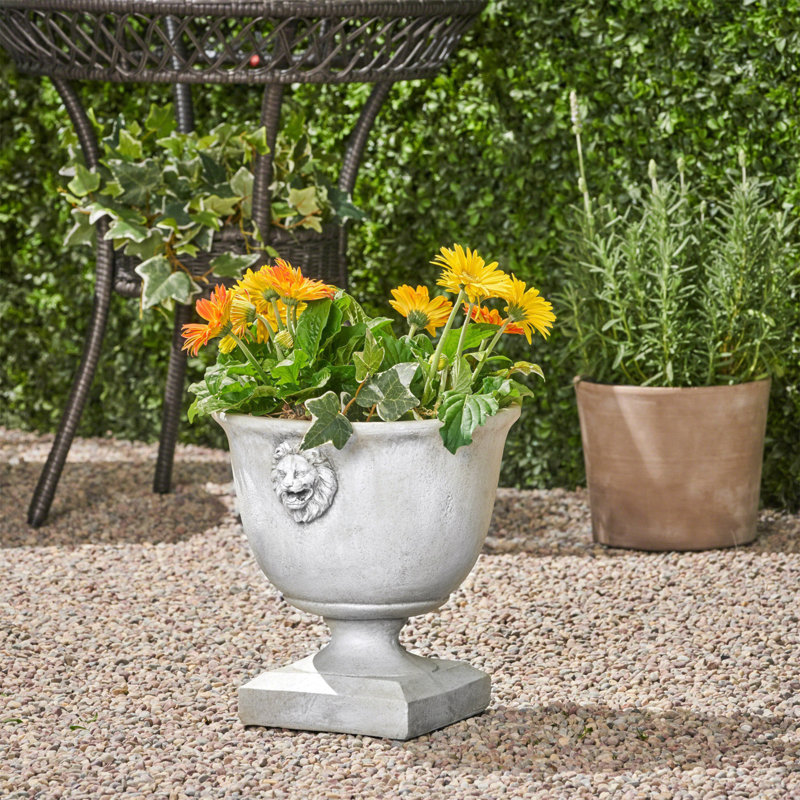 JARDINIER À JARDIN