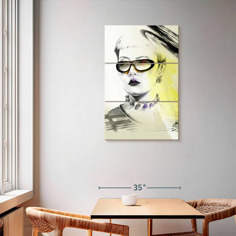 Femme Leisha avec des lunettes, H 57 po x l 36 po