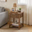Ensemble de 2 tables de chevet en bois cannelé, table de chevet en noyer avec station de charge intégrée (2 AC, USB, Type-C), tiroir de rangement et tablette ouverte - table d'appoint moderne pour chambre à coucher, salon