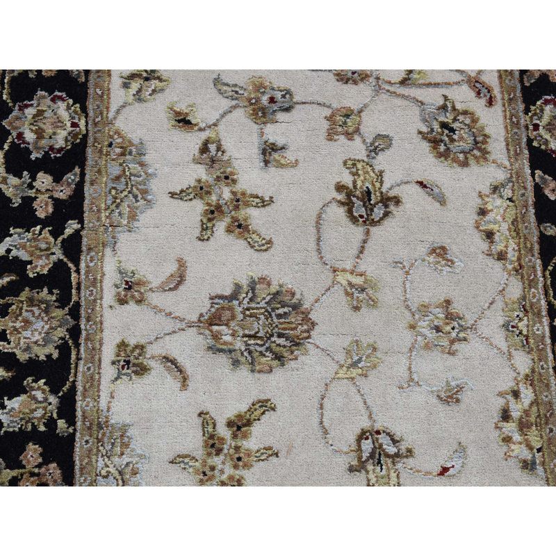 Tapis noué à la main 2 pi 7 po x 16 pi ivoire en laine et moitié soie Rajasthan 7F0B162BA2E640DB87E0FD4C15DB796D