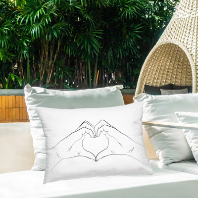 Coussin d'extérieur «Hands Heart» par Martina Pavlova